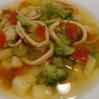 Суп картофельный с кальмарами
