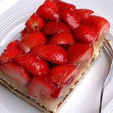 Пирожное Французский десерт с клубникой (1 шт - 180 г), КДВ